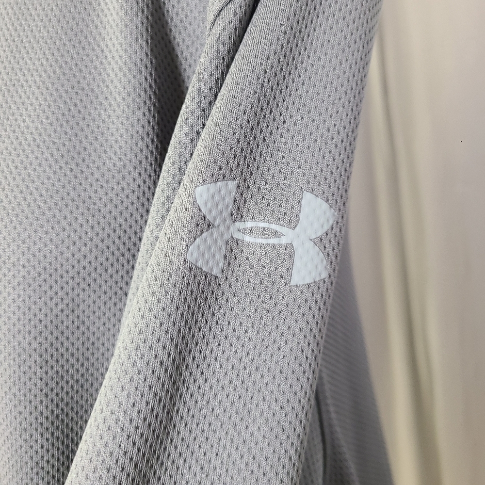 Under Armour moisture wicking sweatshirt - Picture 6 of 7
